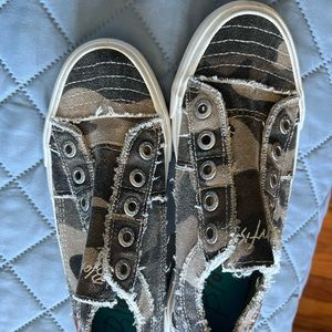 7 Women’s blowfish Camo